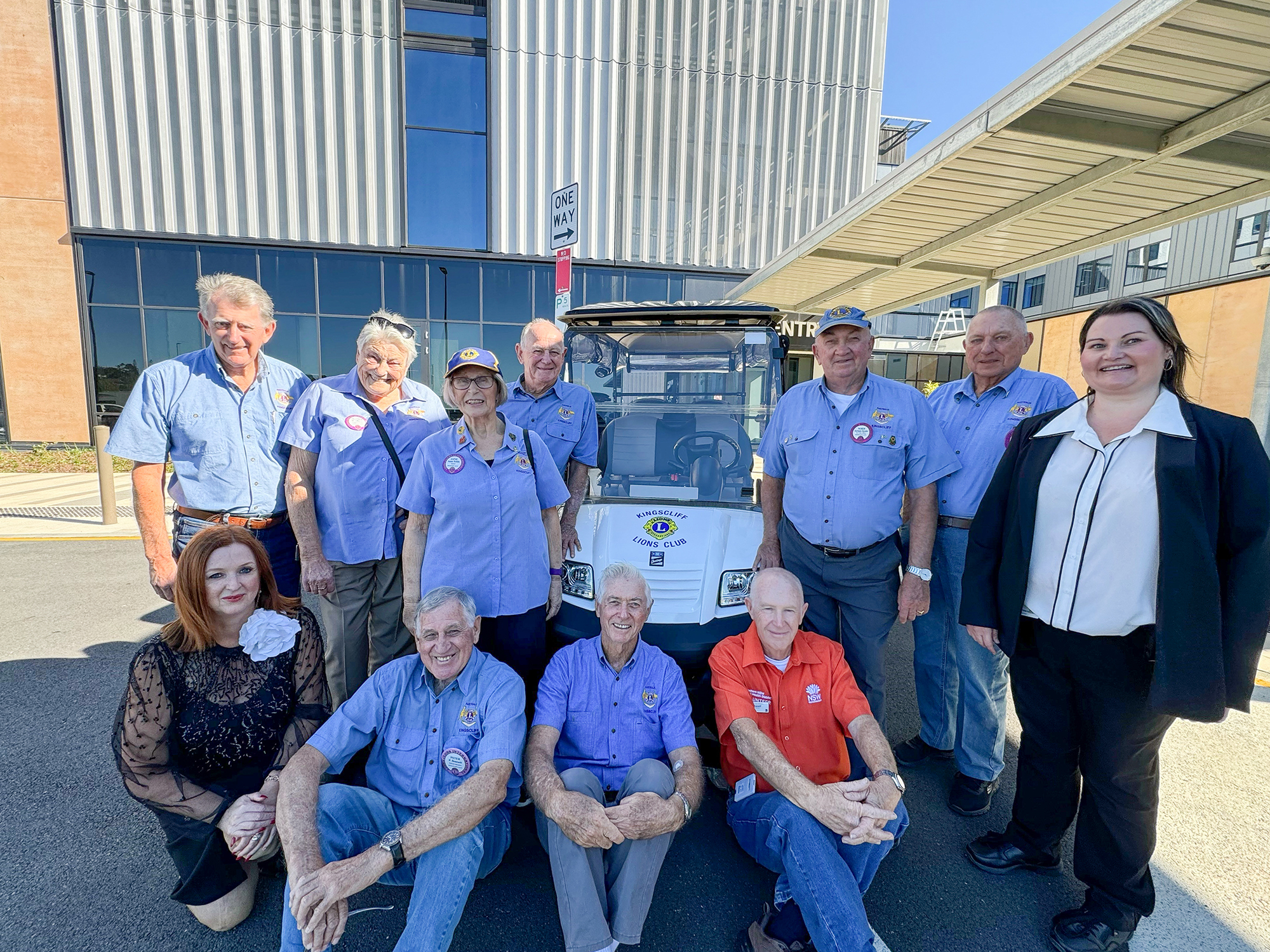 Lions Club members with TVH Director of Nursing Rachael Andrew, Russell Dewar volunteer driver (in orange) and TVH Volunteer Coordinator Brenda Kuba